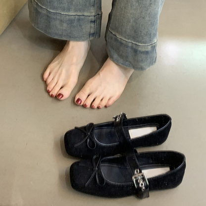 Elegant Women's Square-Toe Flat Mary Janes Shoes with Buckle & Bow Detail
