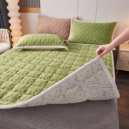 Mattress and pillowcases